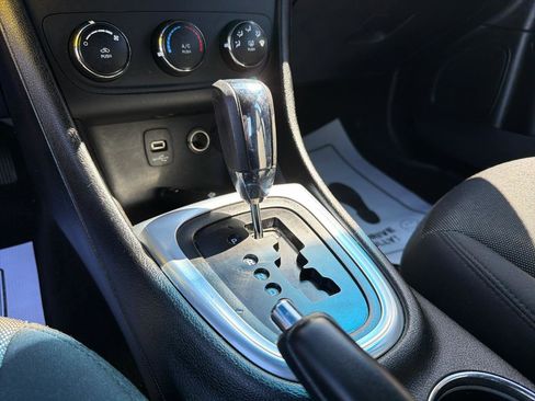 Used 2013 Dodge Avenger SE FWD image 12