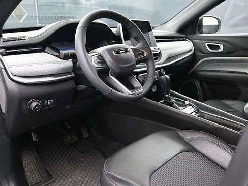 New 2025 Jeep Compass Latitude w/ Sun & Sound Group AWD/4WD image 22