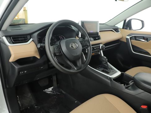 Used 2023 Toyota RAV4 XLE w/ Convenience Package image 4