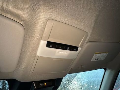 Used 2024 Nissan Rogue S image 27