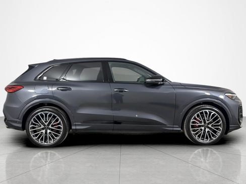 Used 2025 Audi SQ5 Premium Plus w/ Premium Plus Package image 6