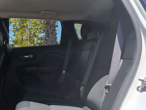Used 2016 Jeep Cherokee Limited w/ Luxury Group AWD/4WD image 16