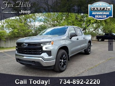 Used 2024 Chevrolet Silverado 1500 LT AWD/4WD image 3