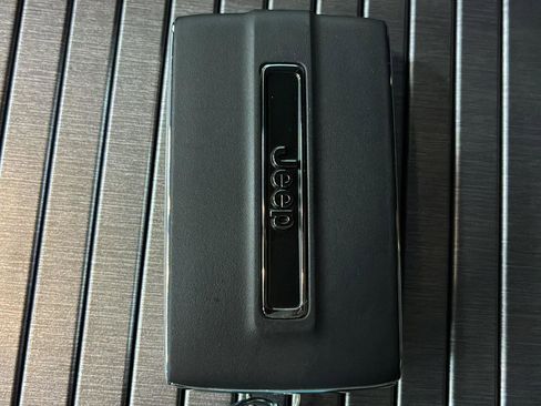 New 2026 Jeep Grand Wagoneer 4WD image 39