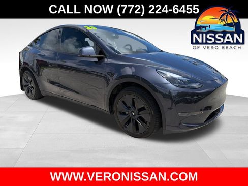 Used 2025 Tesla Model Y Long Range AWD/4WD image 1
