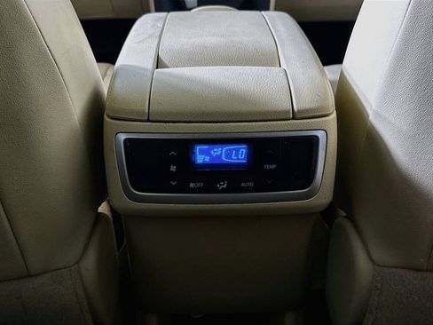 Used 2014 Toyota Highlander XLE AWD/4WD image 26
