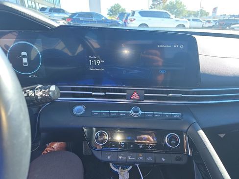 Used 2023 Hyundai Elantra SEL w/ Convenience Package image 10