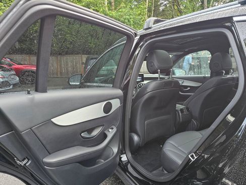 Used 2019 Mercedes-Benz GLC 300 4MATIC image 18