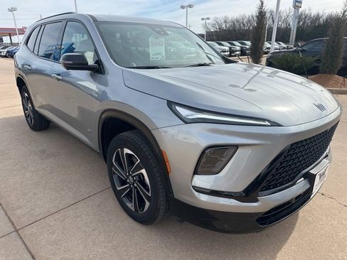 Used 2025 Buick Enclave Sport Touring image 7