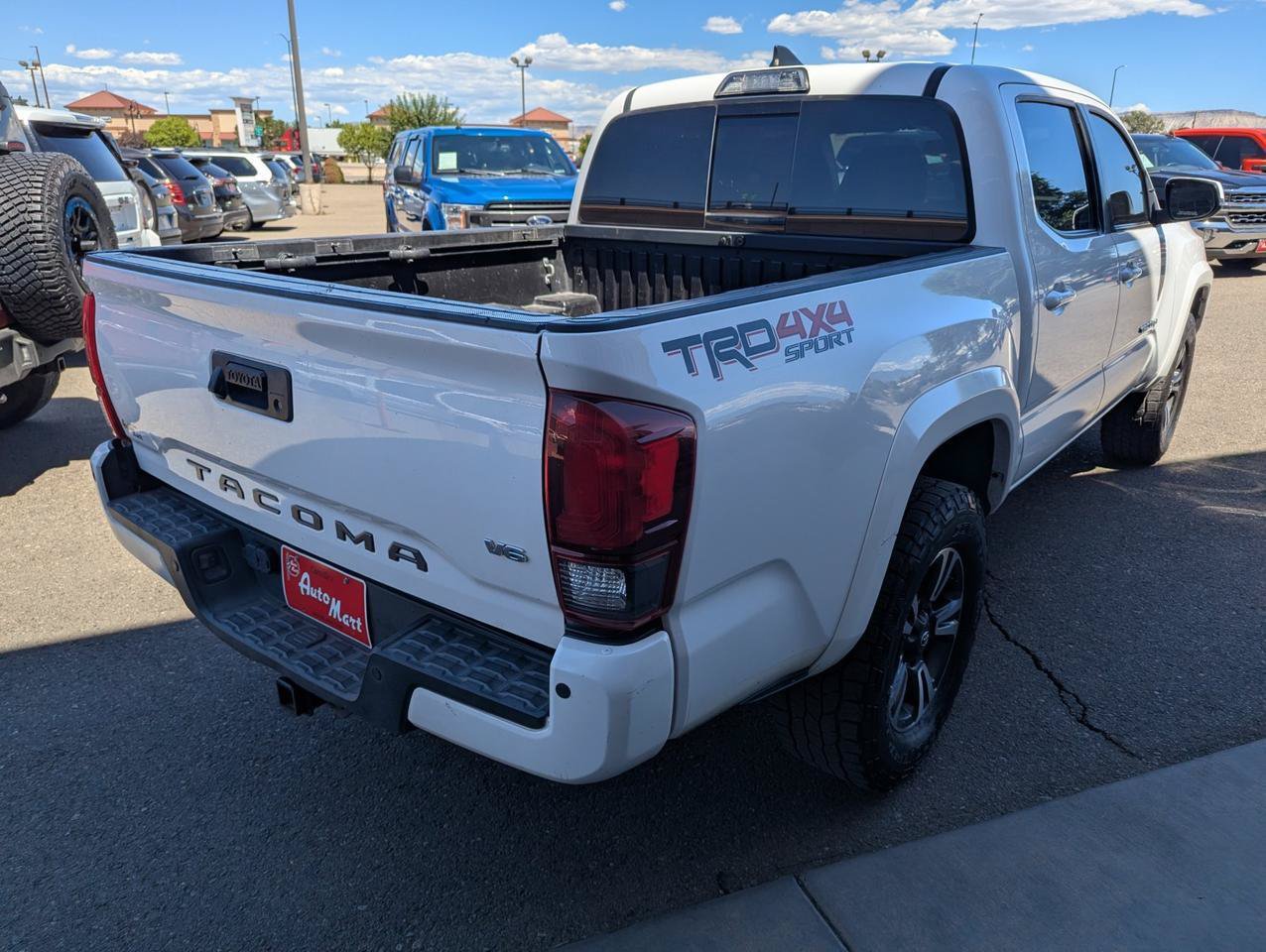 Used 2018 Toyota Tacoma TRD Sport w/ Technology Package AWD/4WD image 5
