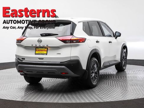 Used 2023 Nissan Rogue S image 5