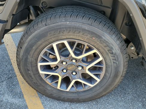 Used 2026 Jeep Wrangler Unlimited Sahara AWD/4WD image 10