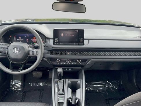 Certified 2025 Honda Accord LX image 28