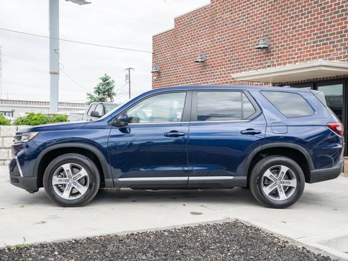 Used 2025 Honda Pilot EX-L image 3