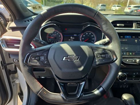 Used 2023 Chevrolet TrailBlazer RS w/ Sun and Liftgate Package image 18