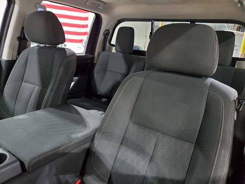 Used 2017 Nissan Titan SV AWD/4WD image 35