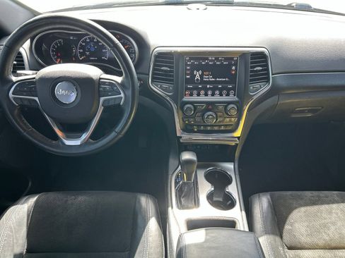Used 2018 Jeep Grand Cherokee Laredo RWD image 13
