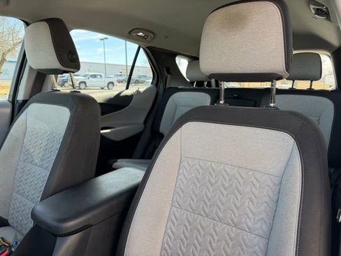 Used 2022 Chevrolet Equinox LS AWD/4WD image 15