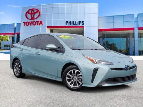 Used 2021 Toyota Prius XLE image 1