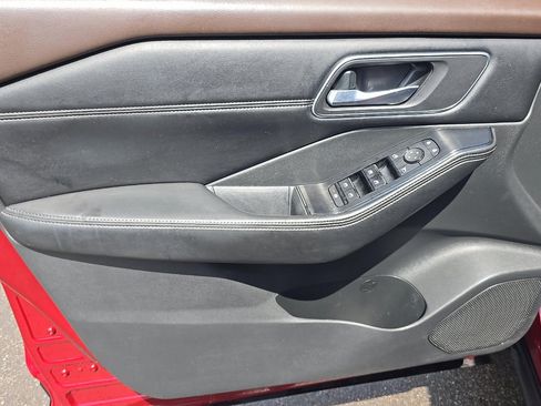 Used 2021 Nissan Rogue SV w/ Premium Package FWD image 11