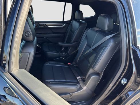 Used 2024 GMC Acadia Elevation image 13