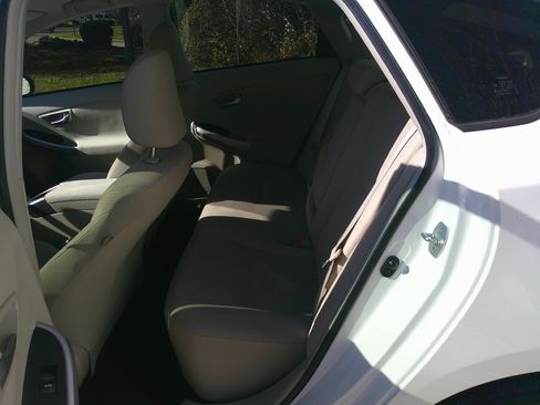 Used 2015 Toyota Prius Two image 43