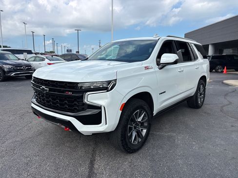 Used 2023 Chevrolet Tahoe Z71 w/ Luxury Package AWD/4WD image 3