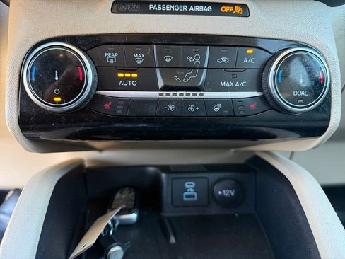 Used 2022 Ford Escape SEL w/ Technology Package image 21