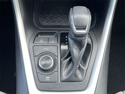 Used 2025 Toyota RAV4 XLE Premium image 17