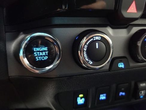 Used 2018 Toyota Tacoma TRD Pro AWD/4WD image 35