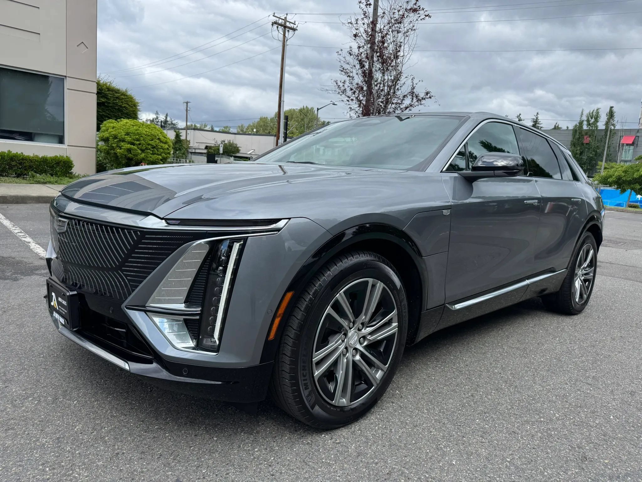 Used 2023 Cadillac Lyriq AWD image 4