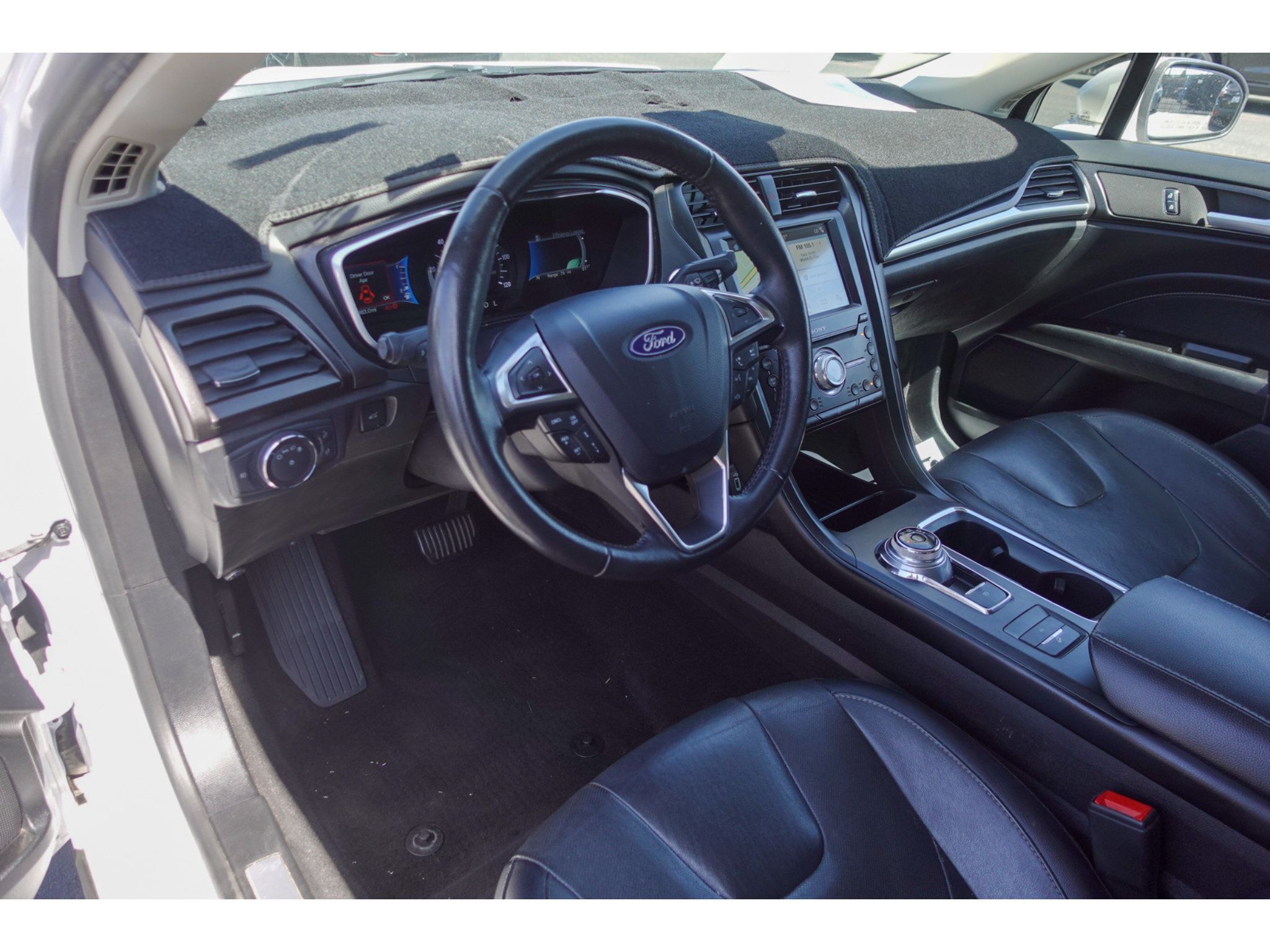Used 2019 Ford Fusion Energi Titanium FWD image 9