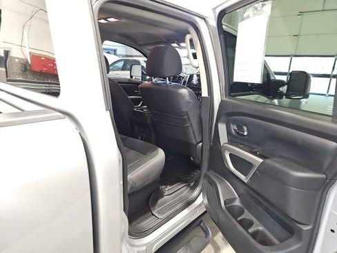 Used 2021 Nissan Titan SV w/ SV Convenience Package image 20
