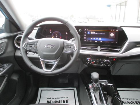 Used 2025 Chevrolet Trax ACTIV w/ Driver Confidence Package image 12