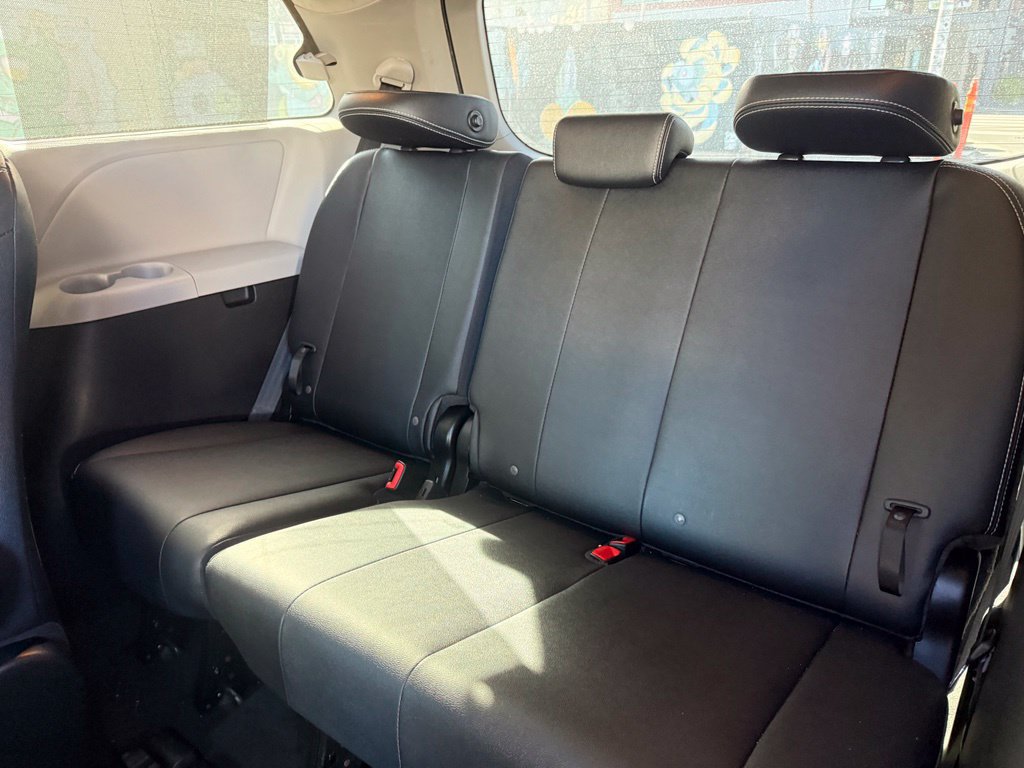 Used 2016 Toyota Sienna SE FWD image 13