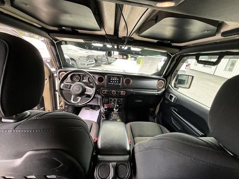 Used 2020 Jeep Gladiator Mojave w/ Cold Weather Group AWD/4WD image 32