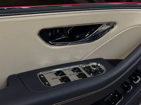 Used 2022 Bentley Flying Spur Plug-In Hybrid image 77