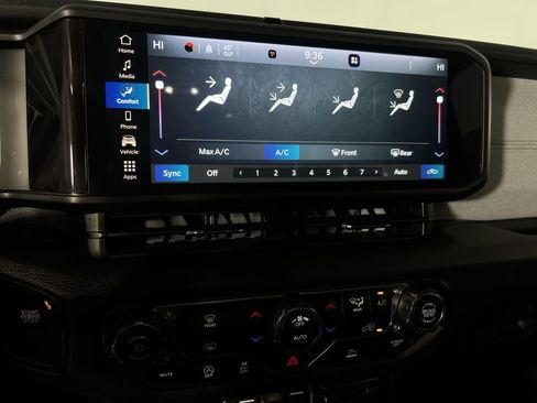 Used 2024 Jeep Gladiator Sport image 19