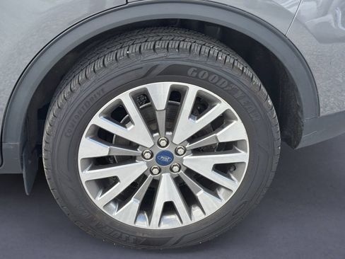 Used 2022 Ford Escape Titanium AWD/4WD image 5