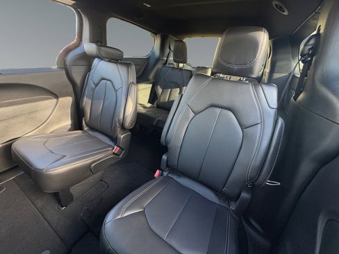 New 2026 Chrysler Pacifica Select image 13