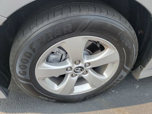 Used 2018 Toyota Sienna LE w/ Carpet Mat Package FWD image 28