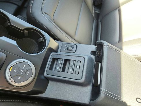 New 2025 Ford Bronco Badlands w/ Sasquatch Package image 17