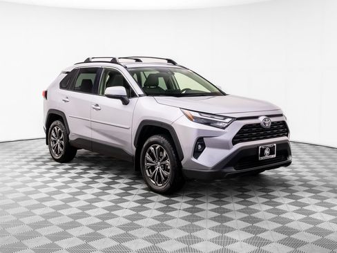Used 2022 Toyota RAV4 XLE Premium AWD/4WD image 9