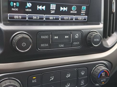 Used 2017 Chevrolet Colorado Z71 AWD/4WD image 17