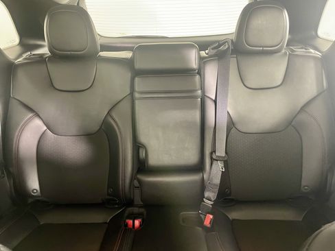 Used 2019 Jeep Cherokee Trailhawk w/ Cold Weather Group image 23