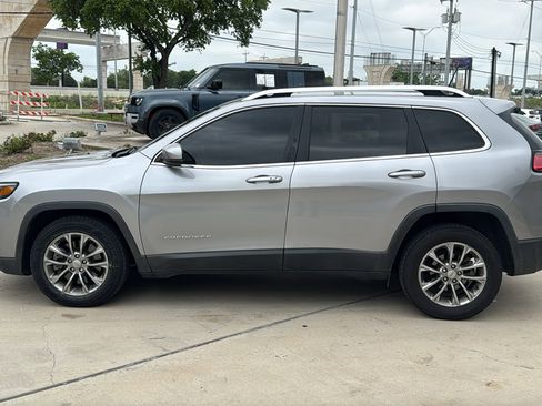 Used 2019 Jeep Cherokee Latitude Plus FWD image 4