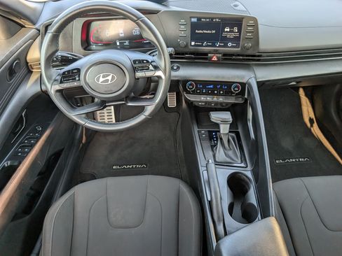 Used 2025 Hyundai Elantra Sport FWD image 6