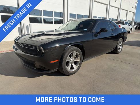 Used 2019 Dodge Challenger SXT image 1