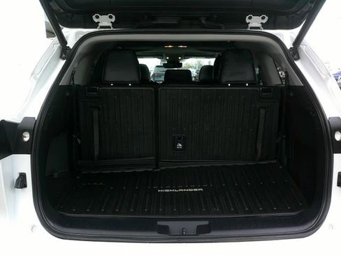 Used 2023 Toyota Highlander XLE image 30