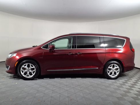 Used 2017 Chrysler Pacifica Touring-L Plus w/ Advanced Safetytec Group FWD image 4